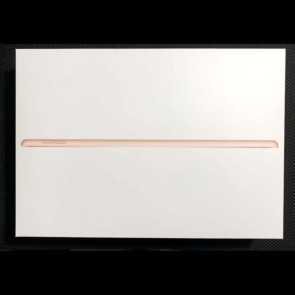 Apple iPad (8th Gen) Box.